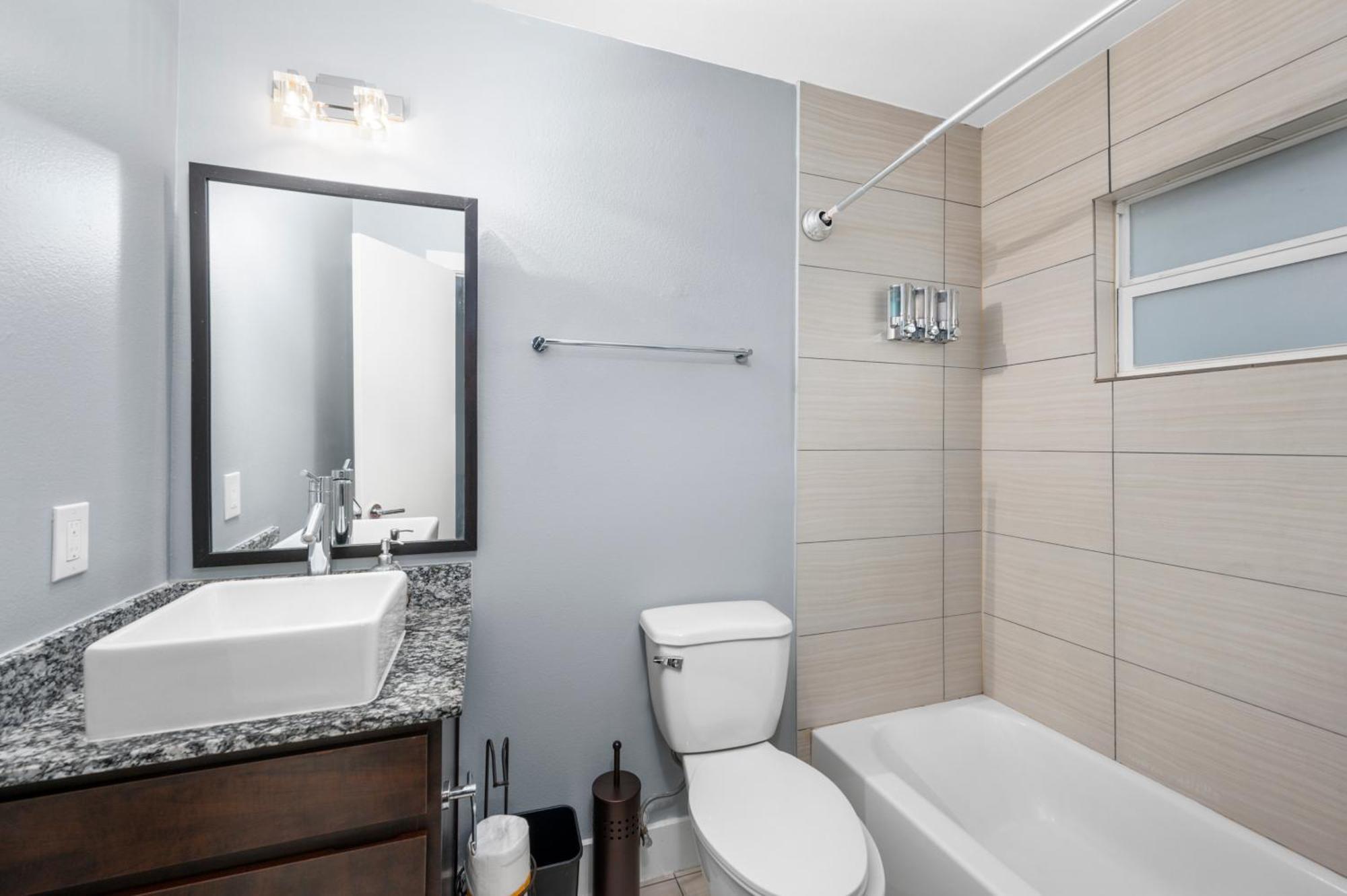 Chic 1br With King Bed And Free Park