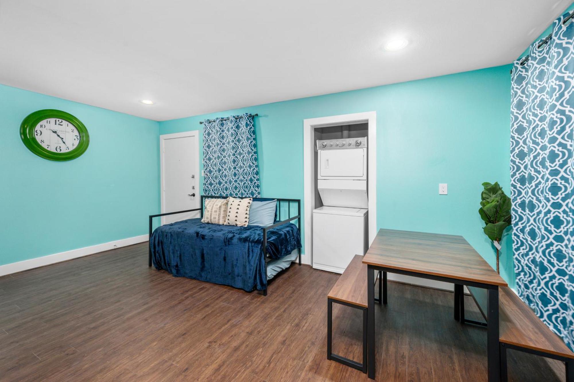 Chic 1br With King Bed And Free Park Apartment Houston